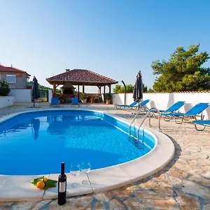 https://villa-branka-with-pool.hotelinzadar.com