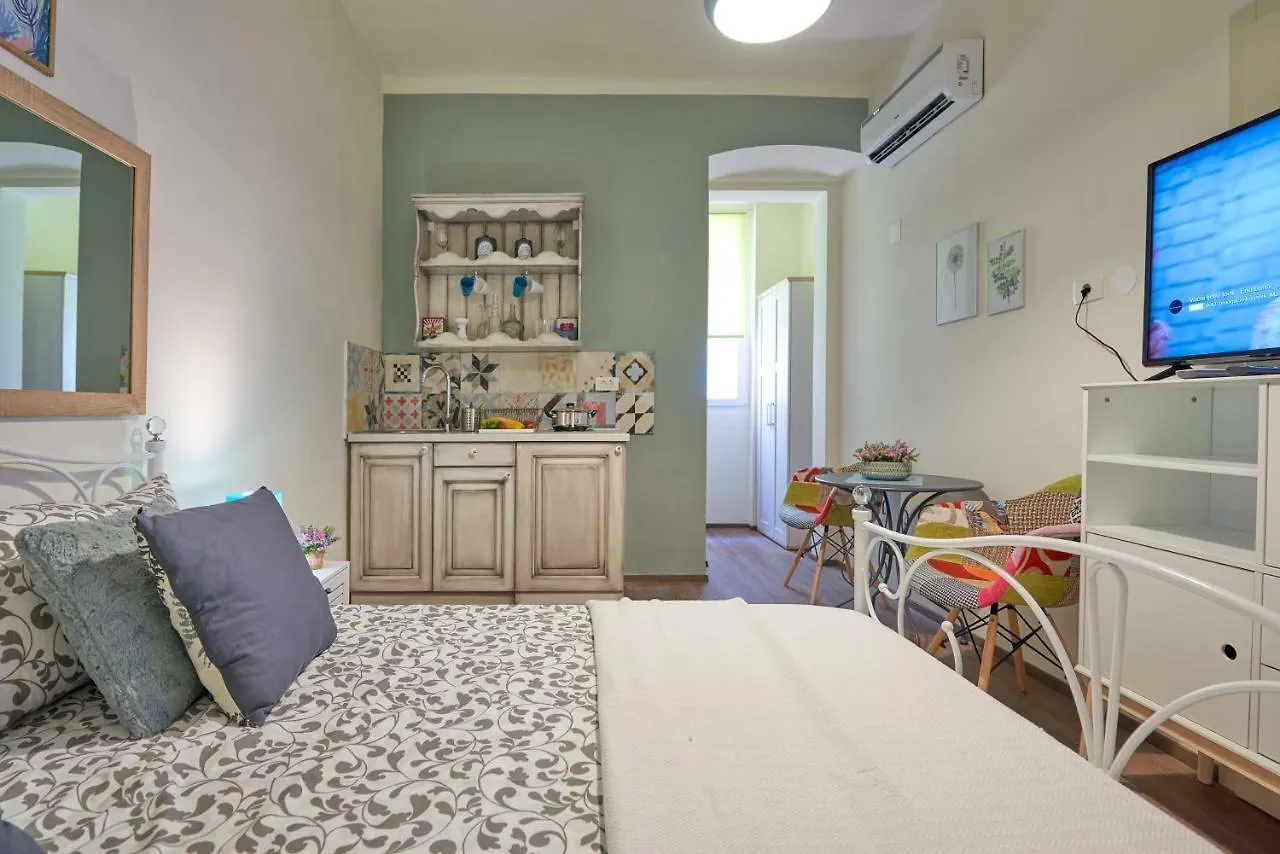 Old City Romanitic Studios 1 With Free Private Parking Pola Appartamento